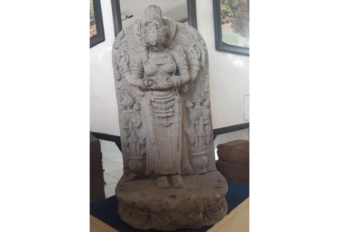 
					Foto. Patung Dewi Parwati Koleksi Museum Anjukladang