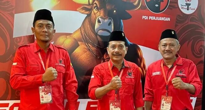 
					foto. PDIP Nganjuk sebanyak 12 lebih, semua tergabung dalam Badan Bantuan Hukum dan Advokasi Rakyat (BBHAR) DPC PDI Perjuangan