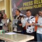 Polres Nganjuk Rilis 24 tersangka, terdiri dari 18 dewasa dan 6 remaja, atas kasus curanmor yang dilakukan di beberapa lokasi di Kabupaten Nganjuk(foto_put)