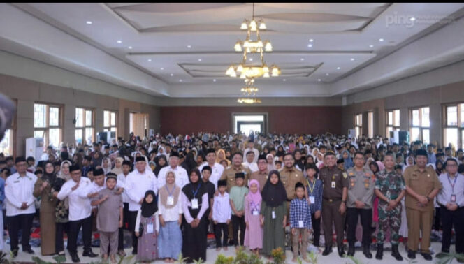 
					1.000 anak yatim menerima santunan dalam acara yang digelar di Gedung Wanita Nganjuk