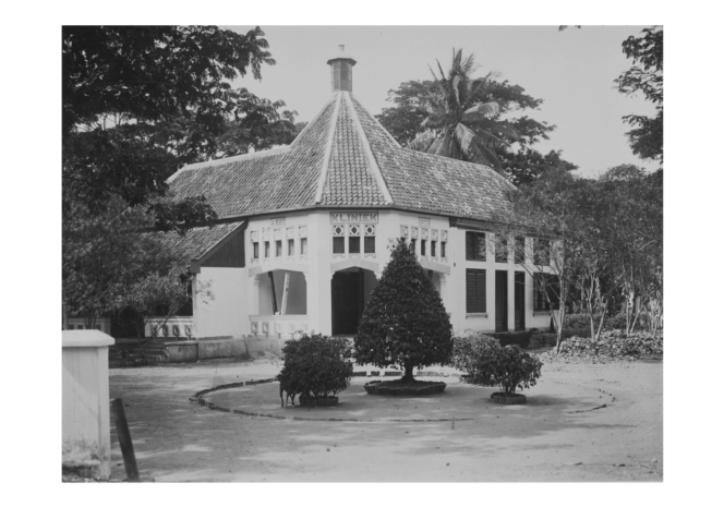 
					Ngandjoek. Interieur Kliniek Hospital of the Ngandjoek Sugar Factory (foto_https://collectie.wereldmuseum.nl)