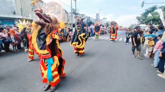 
					Parade dan Gebyar seni jaranan, Jalan A. Yani Nganjuk (foto_asep)