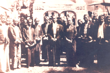 foto dokumentasi peringatan 50 tahun berdirinya Kota Nganjuk yang dilaksanakan di Onder District Prambon, berangka tahun 1880 sampai 1930 (Foto_doc_arpus_nganjuk)