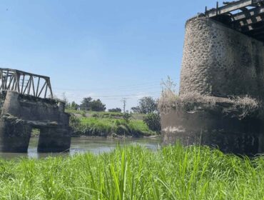 Kondisi jembatan lama Kertosono sekarang setelah kerangka besi dibongkar (foto_Sukadi)