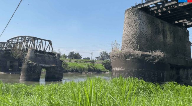 Kondisi jembatan lama Kertosono sekarang setelah kerangka besi dibongkar (foto_Sukadi)