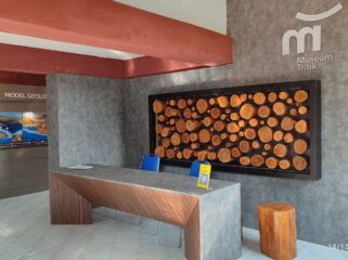 Resepsions Desk Site Museum Tritik