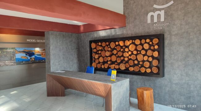 Resepsions Desk Site Museum Tritik