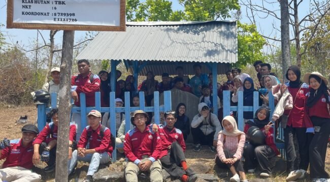 Jelajah Situs Prodi Pendidikan Sejarah UNP Kediri di Prasasti Mataji, Desa Bangle, Kecamatan Lengkong. (Foto_mhs UNP Kediri)