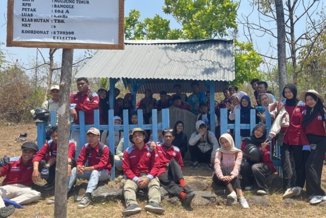 
					Jelajah Situs Prodi Pendidikan Sejarah UNP Kediri di Prasasti Mataji, Desa Bangle, Kecamatan Lengkong. (Foto_mhs UNP Kediri)